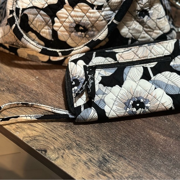 Vera Bradley retired camellia floral pattern shoulder bag, wallet/wristlet - Picture 3 of 10